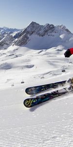 Alpine Skiing,Skiing,Carving,Blue Sky,Mountains,Snow,Sports