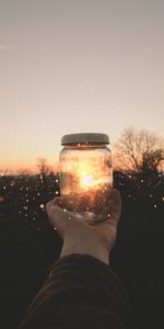 Bank,Glare,Miscellanea,Miscellaneous,Blur,Smooth,Brilliance,Jar,Shine,Hand