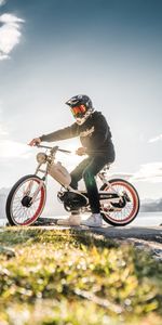 Beams,Rays,Helmet,Human,Person,Motorcycles,Bicycle,Bike