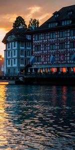 Cygne,Luzerne,Imeuble,Soir,Bâtiment,Suisse,La Suisse,Villes