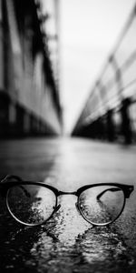 Bw,Spectacles,Close Up,Dark,Chb,Glasses