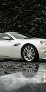 2004,Vanquish,Отражение,Белый,V12,Тачки (Cars),Вид Сбоку,Астон Мартин (Aston Martin)