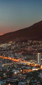 Ciudades,Cielo,Rascacielos,Las Luces,Luces,Montaña,Brillar,Luz,Altura,Megapolis,Megalópolis,Vista,Panorama,Ciudad Del Cabo,Sudáfrica,Casas,Oscuridad,Crepúsculo,Luna