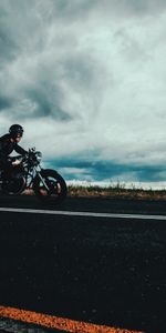 Clouds,Road,Markup,Asphalt,Mainly Cloudy,Overcast,Helmet,Motorcycles,Motorcyclist