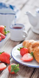 Petit Déjeuner,Croissants,Vaisselle,Oeuf,Œuf,Beurre,Fraise,Huile,Nourriture