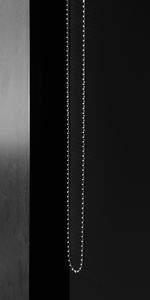 Dark,Bw,Wall,Chb,Beads