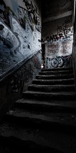 Pas,Escalier,Divers,Sombre,Graffiti