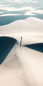 Desert,Miscellanea,Miscellaneous,Person,Traces,Human,Loneliness,Lonely,Sand,Alone