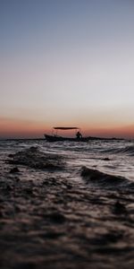 Crépuscule,Un Bateau,Sombre,Ondulations,Silhouette,Mer,Bateau