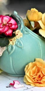 Flowers,Roses,Blur,Smooth,Table,Petals,Vase