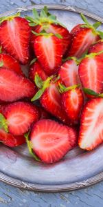 Food,Berries,Plate,Ripe,Section,Strawberry,Slice