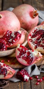 Food,Berries,Pomegranates,Garnet,Tablewares,Fruit,Pomegranate,Still Life