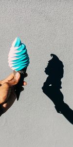 Food,Desert,Shadow,Horn,Hand,Shoehorn,Ice Cream