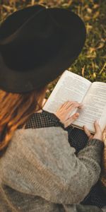 Girl,Miscellanea,Miscellaneous,Hat,Book,Reading