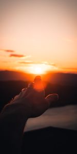 Glare,Shine,Light,Miscellanea,Sunset,Hand,Miscellaneous,Fingers