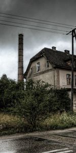 Grass,Building,Overcast,Cities,Mainly Cloudy,Abandoned,Hdr