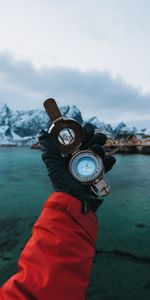 Hand,Journey,Gloves,Compass,Miscellanea,Miscellaneous