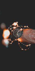 Hand,Miscellanea,Garland,Miscellaneous,Clock