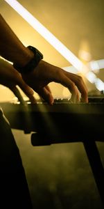 Mains,Synthétiseur,Piano,Musique