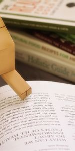 En Train De Lire,Danbo,Robot En Carton,Lecture,Livre,Divers