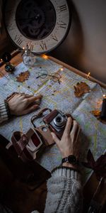 Miscellanea,Garland,Spectacles,Hands,Miscellaneous,Map,Leaves,Camera,Glasses