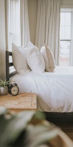 Miscellanea,Miscellaneous,Bed,Comfort,Coziness,Alarm Clock,Cushions,Pillows