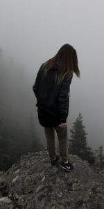 Miscellanea,Miscellaneous,Break,Precipice,Human,Person,Elevation,Fog