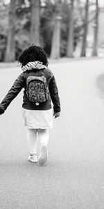 Miscellanea,Miscellaneous,Bw,Track,Pupils,Schoolchildren,Backpacks,Chb,Children