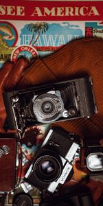 Miscellanea,Miscellaneous,Cap,Gloves,Clock,Camera,Vintage,Cameras