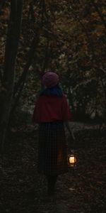 Miscellanea,Miscellaneous,Forest,Loneliness,Lamp,Lantern,Girl