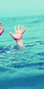 Miscellanea,Miscellaneous,Palm,Drowning,Hands,Palms,Child,Waves