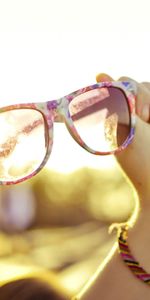 Miscellanea,Miscellaneous,Sunlight,Spectacles,Hands,Glasses