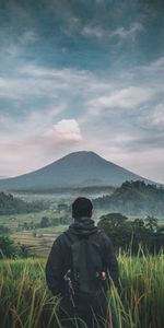 Mountain,Miscellanea,Miscellaneous,Human,Person,Nature,Volcano,Landscape