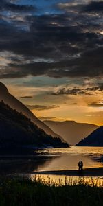 Puesta Del Sol,Montañas,Nubes,Par,Siluetas,Noruega,Lago,Oscuro,Pareja