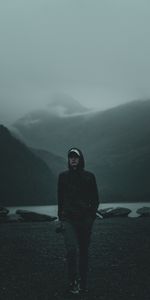 Mountains,Miscellanea,Miscellaneous,Human,Person,Fog,Beach,Gloomy