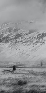 Mountains,Snow,Miscellanea,Miscellaneous,Human,Loneliness,Gesture,Person,Black And White,Freedom