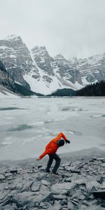 Mountains,Snow,Miscellanea,Miscellaneous,Snow Covered,Snowbound,Human,Pose,Person