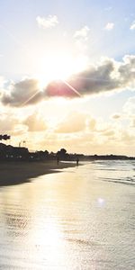 Cielo,Sol,Nubes,Arena,Costa,Espuma,Naturaleza,Ondas,Brillar,Luz,Mojado,Playa,Personas