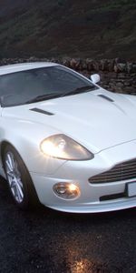 2004,Vanquish,Белый,V12,Астон Мартин (Aston Martin),Тачки (Cars),Вид Спереди,Природа