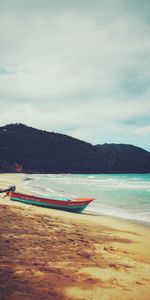 Naturaleza,Montañas,Costa,Un Barco,Bote,Mar,Playa