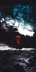 Nature,Person,Ice Floes,Tourist,Snow,Human,Ice,Cave