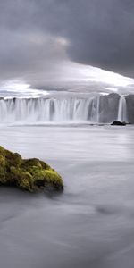 Naturaleza,Piedra,Musgo,Una Roca,Cascadas,Principalmente Nublado,Nublado