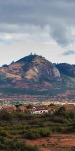 Árboles,Arbusto,Edificio,Cerro,Loma,Naturaleza,Cielo