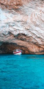 Nature,La Grotte,Grotte,Eau,Rocheux,Rocher,Baie,Un Bateau,Mer,La Baie,Bateau