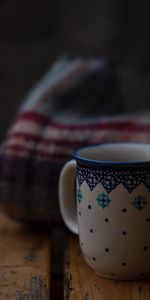 Plaid,Food,Cup,Bench