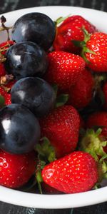 Plate,Food,Strawberry,Berries,Grapes