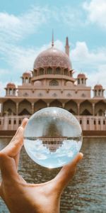 Reflection,Miscellanea,Miscellaneous,Ball,Building,Hand,Illusion