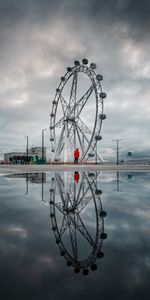 Reflection,Miscellanea,Person,Miscellaneous,Ferris Wheel,Human,Loneliness