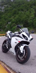 Roadside,Shoulder,Sport Bike,Sportbike,Yzf R1,Motorcycles,Yamaha