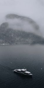 Brouillard,Rocheux,Un Bateau,Neige,Rocher,Divers,Bateau,Mer